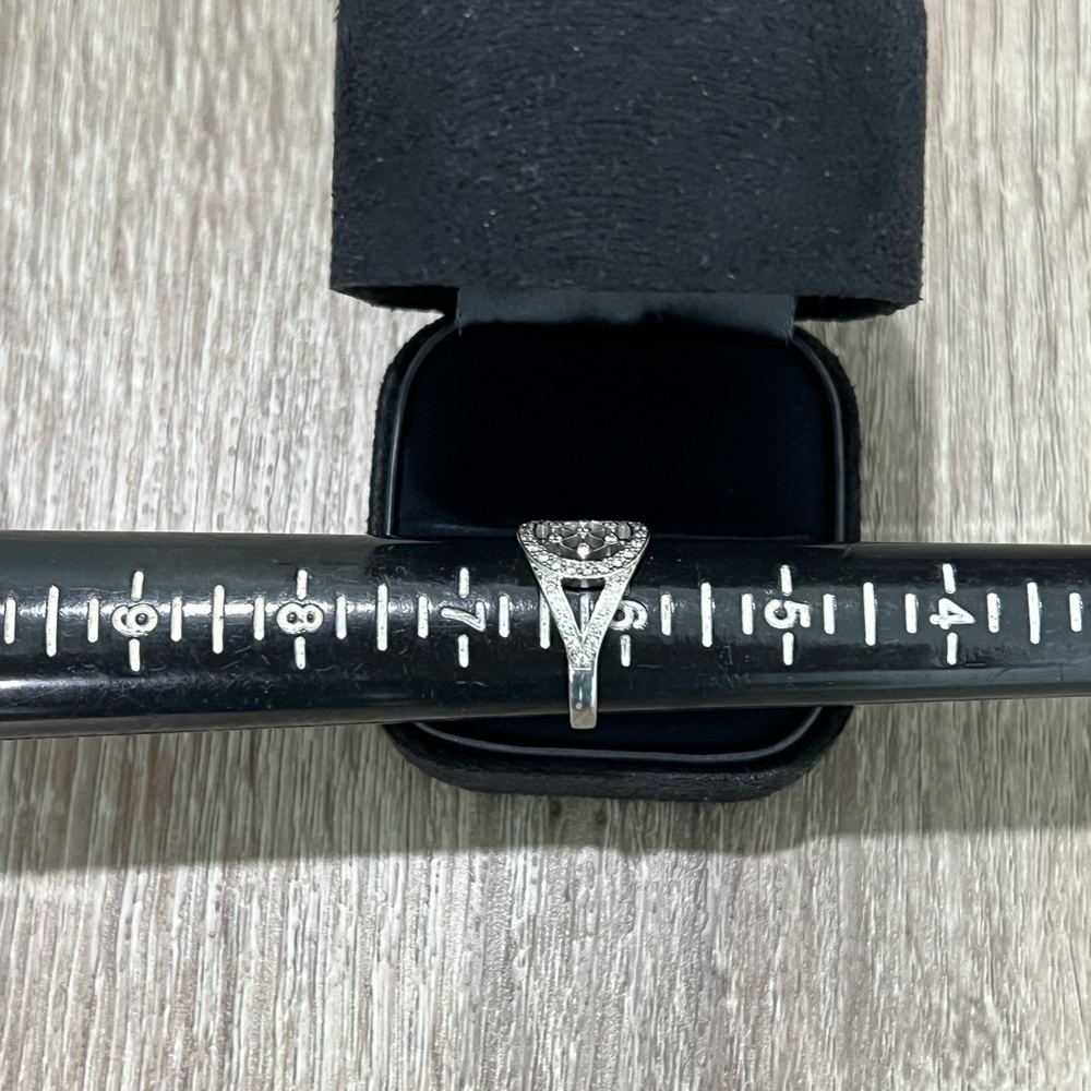 Tiffany & Co. voile platinum and diamond‎ ring - Picture 5 of 15